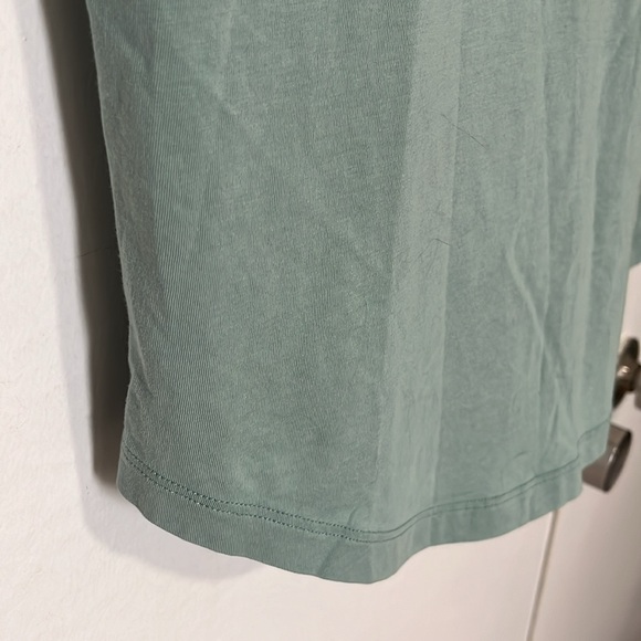 Lululemon tank - Picture 5 of 10